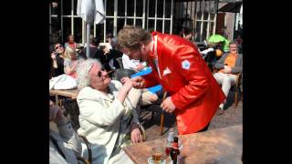 Liedjes en conferences van Wim Sonneveld door Ken Besuijen [upl. by Notsrik]